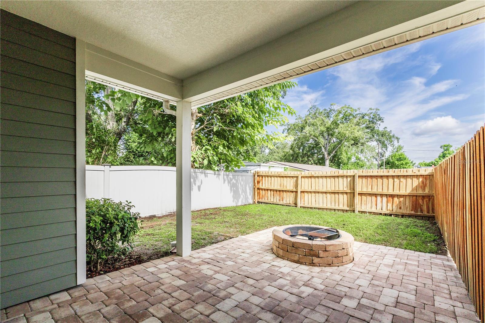1407 E Muriel St Property Photo 2