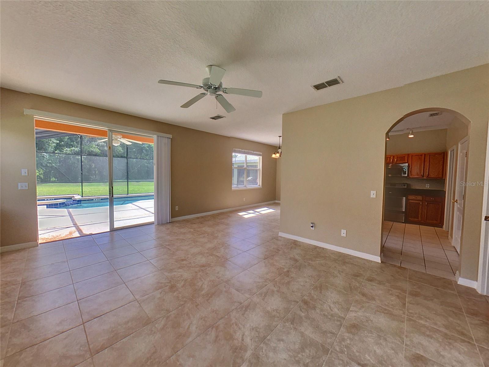 124 Hammock Ct Property Photo 2
