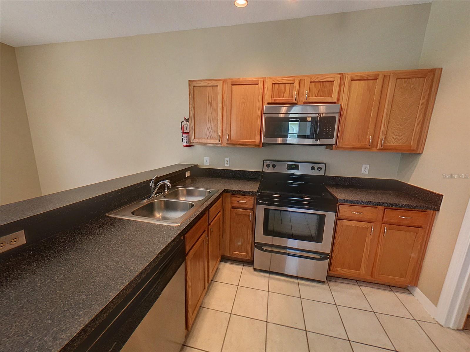124 Hammock Ct Property Photo 5