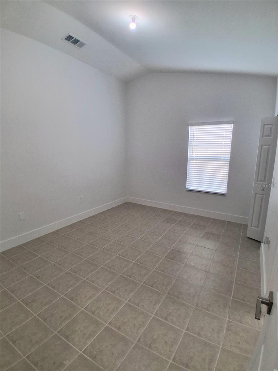 1047 Florida Holly Dr Property Photo 5
