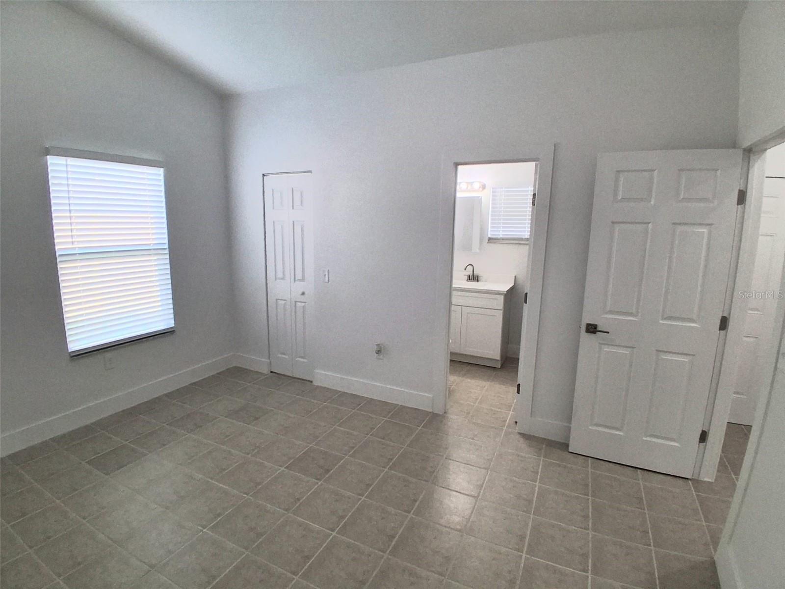 1047 Florida Holly Dr Property Photo 6