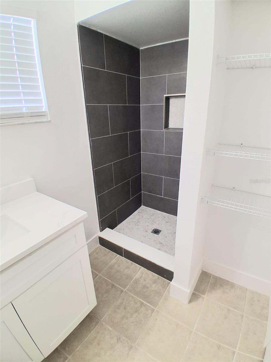 1047 Florida Holly Dr Property Photo 8