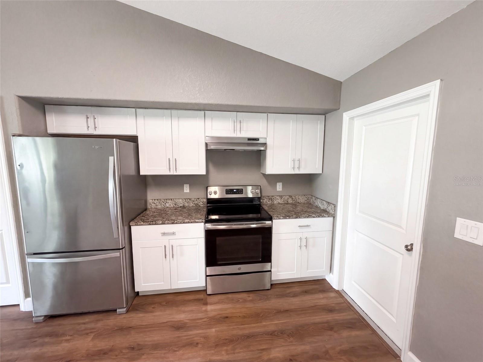 11413 Sand Hill Ave Property Photo 2