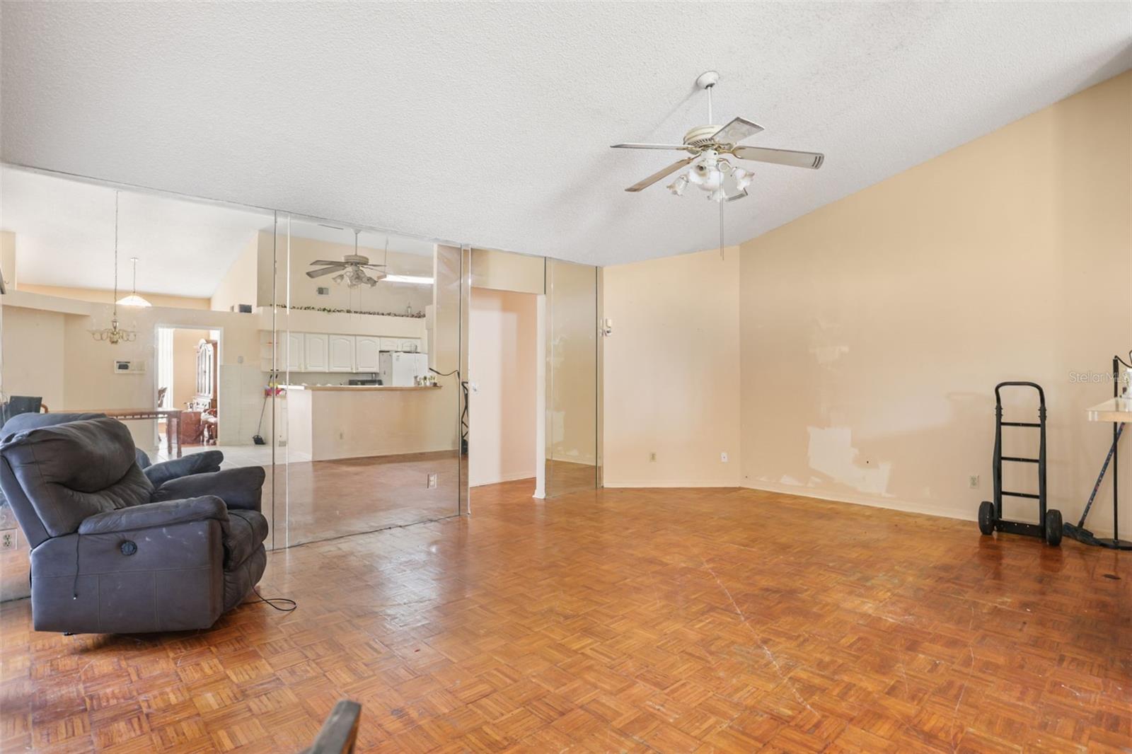 12547 Westhope Dr Property Photo 5