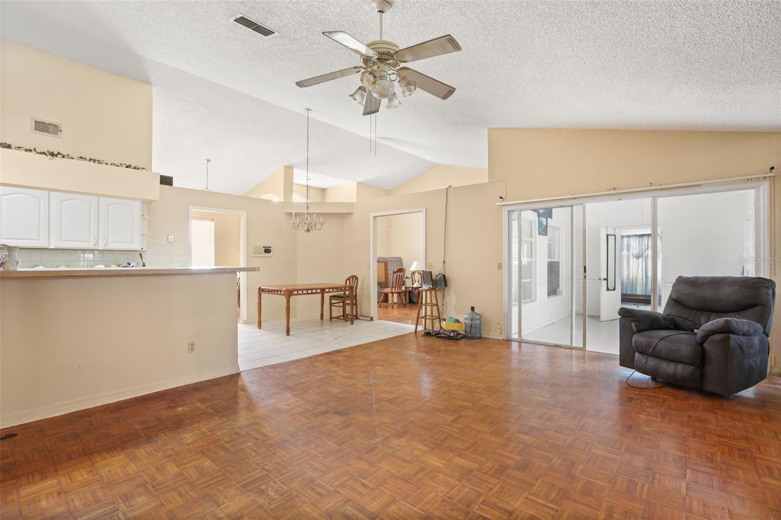 12547 Westhope Dr Property Photo 6