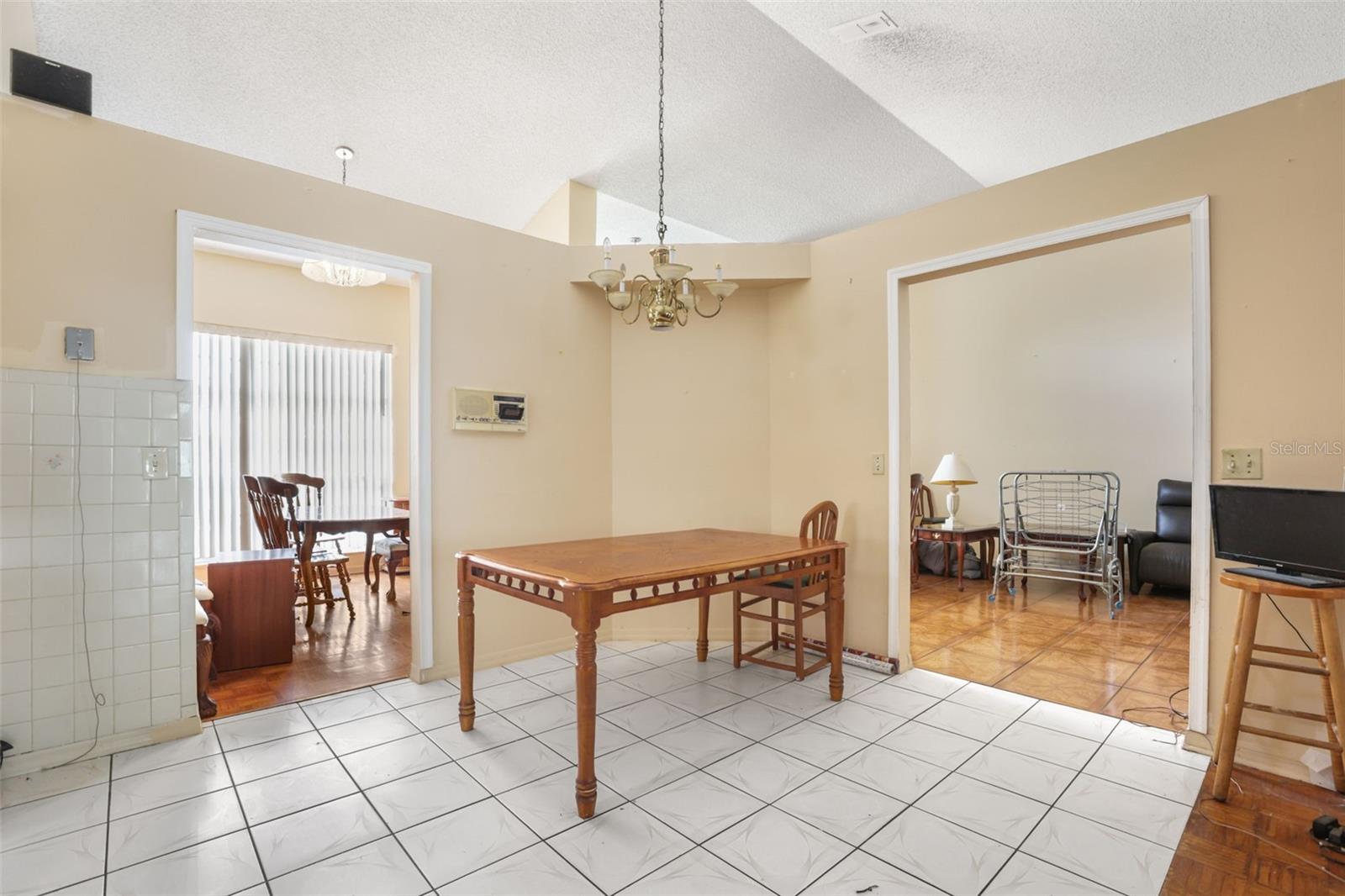 12547 Westhope Dr Property Photo 8