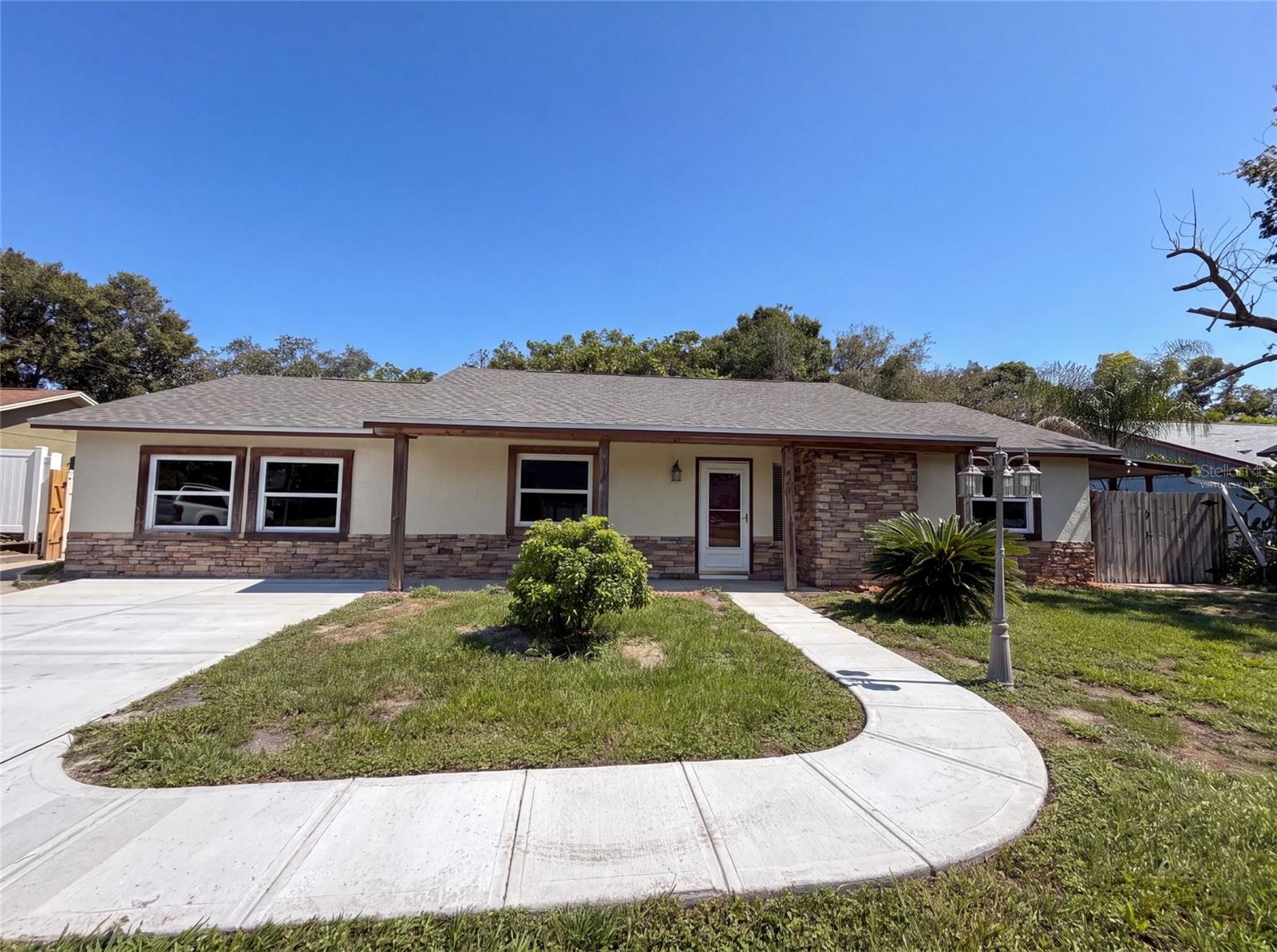 466 Leland Dr Property Photo 2