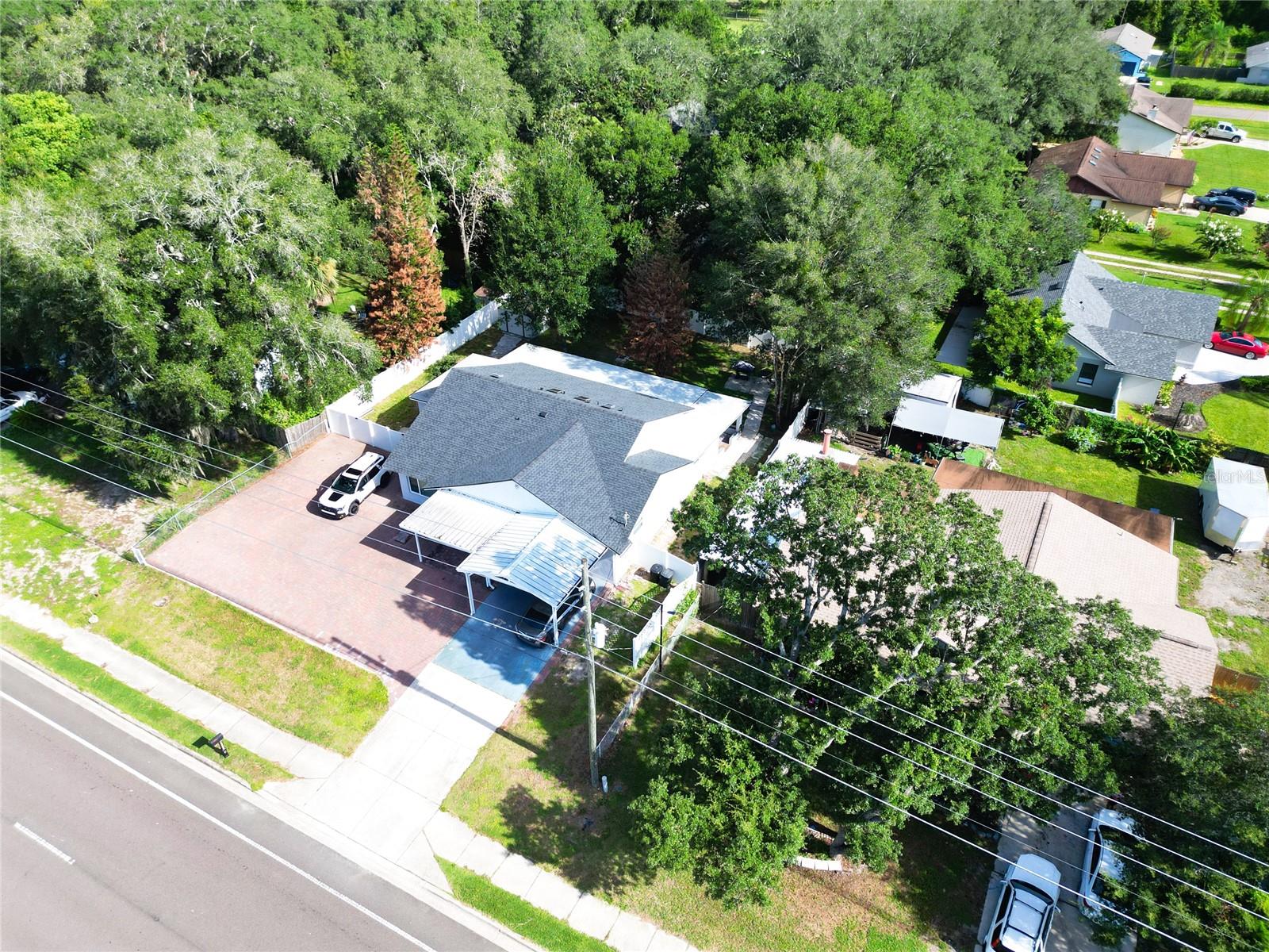 1915 E Lake Dr Property Photo 3