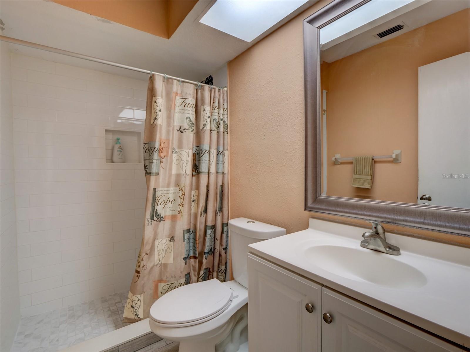 1915 E Lake Dr Property Photo 20