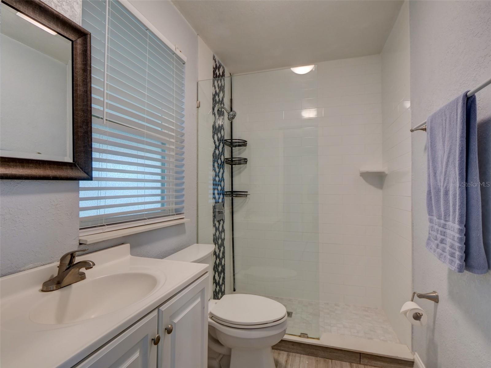 1915 E Lake Dr Property Photo 24