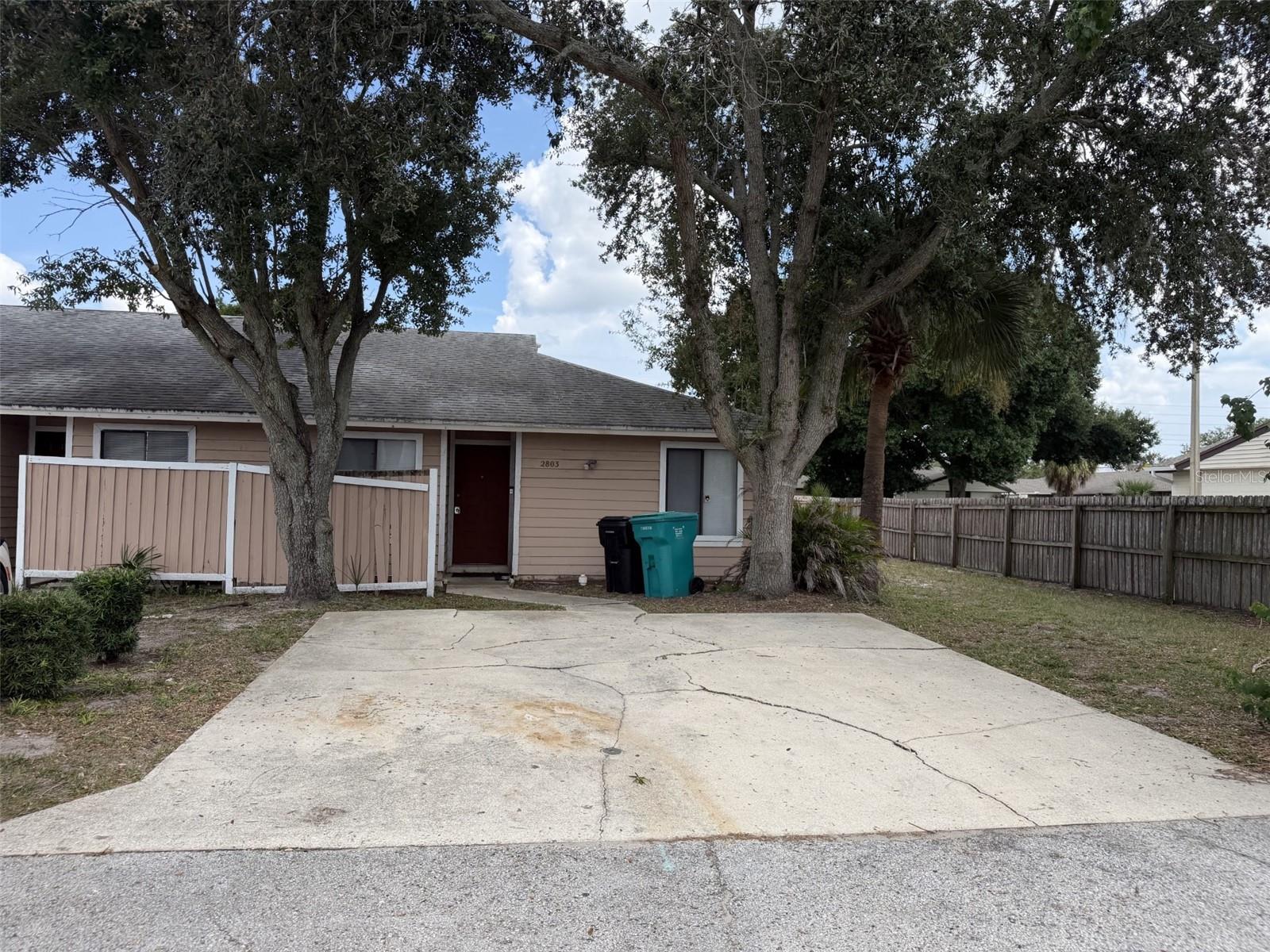 2803 Waxy Willow Ln Property Photo 2