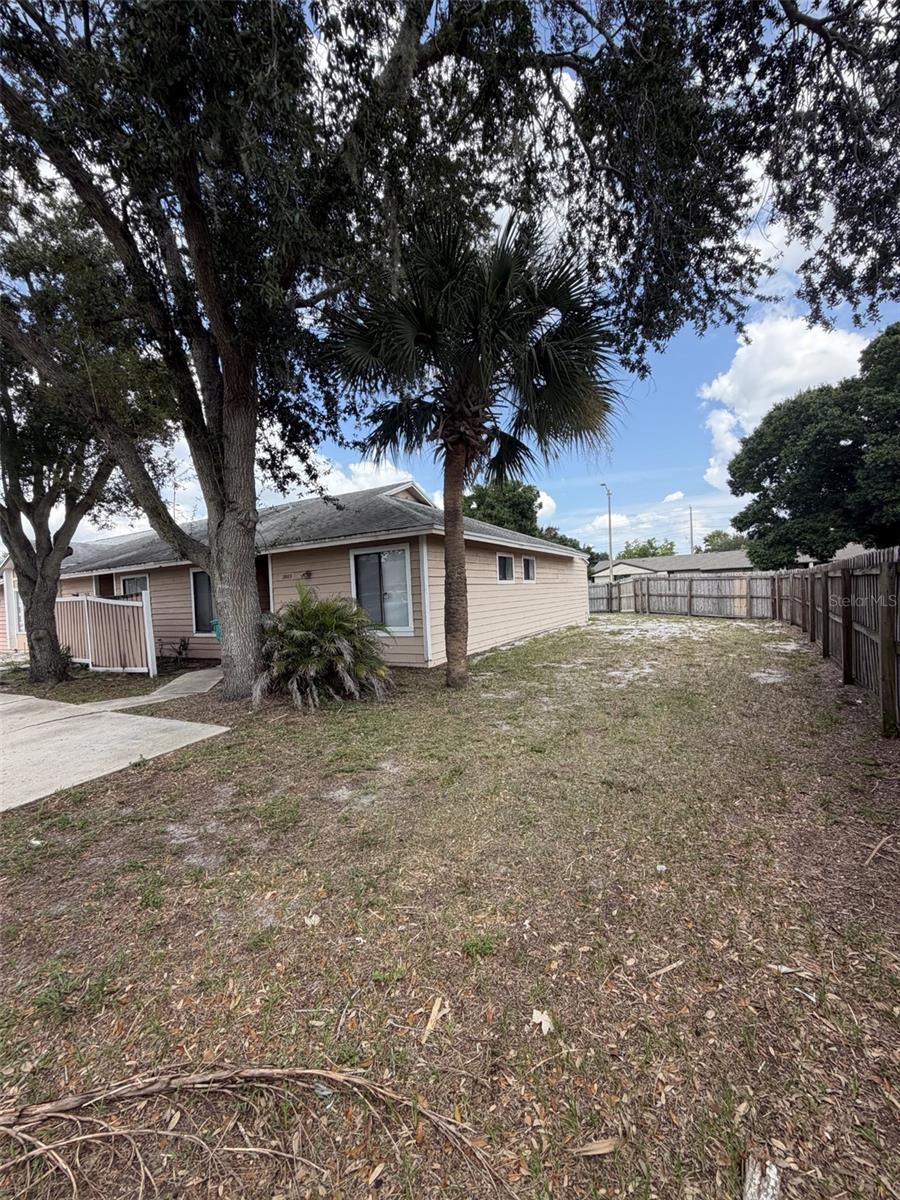 2803 Waxy Willow Ln Property Photo 3