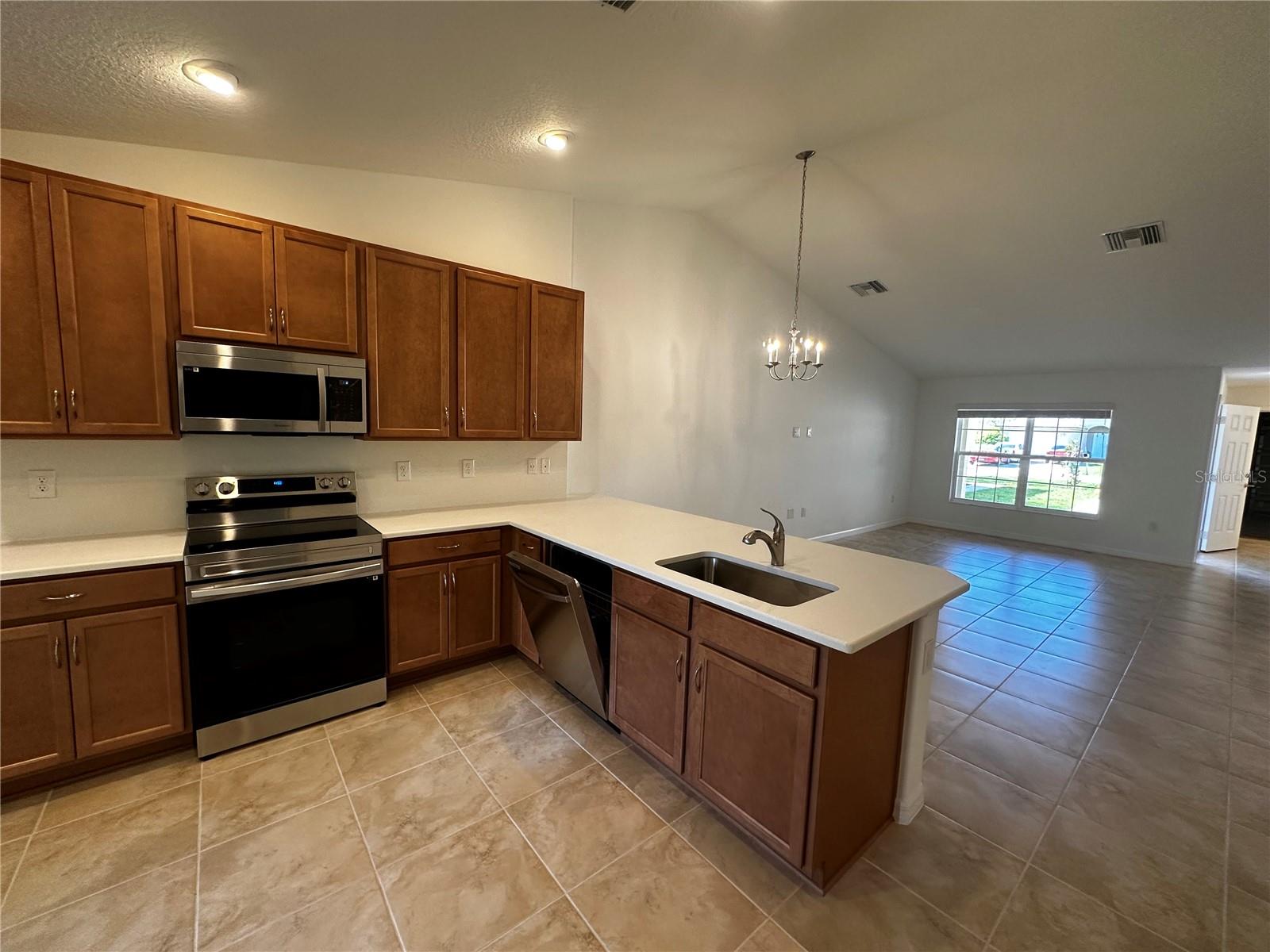 8 Buttonbush Ln #b Property Photo 3