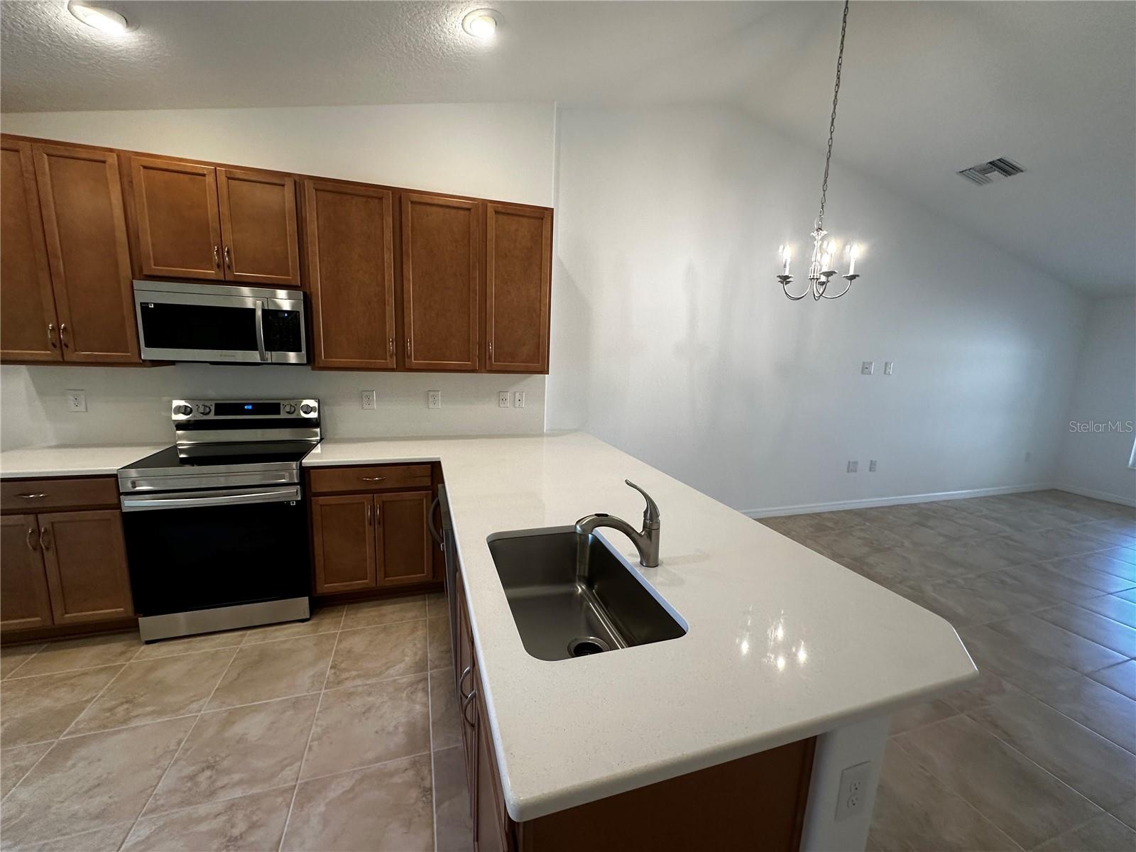 8 Buttonbush Ln #b Property Photo 5