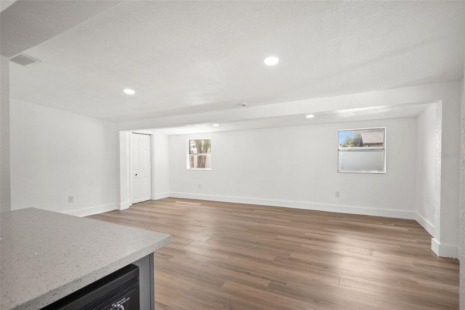 9596 Groveland St Property Photo 11