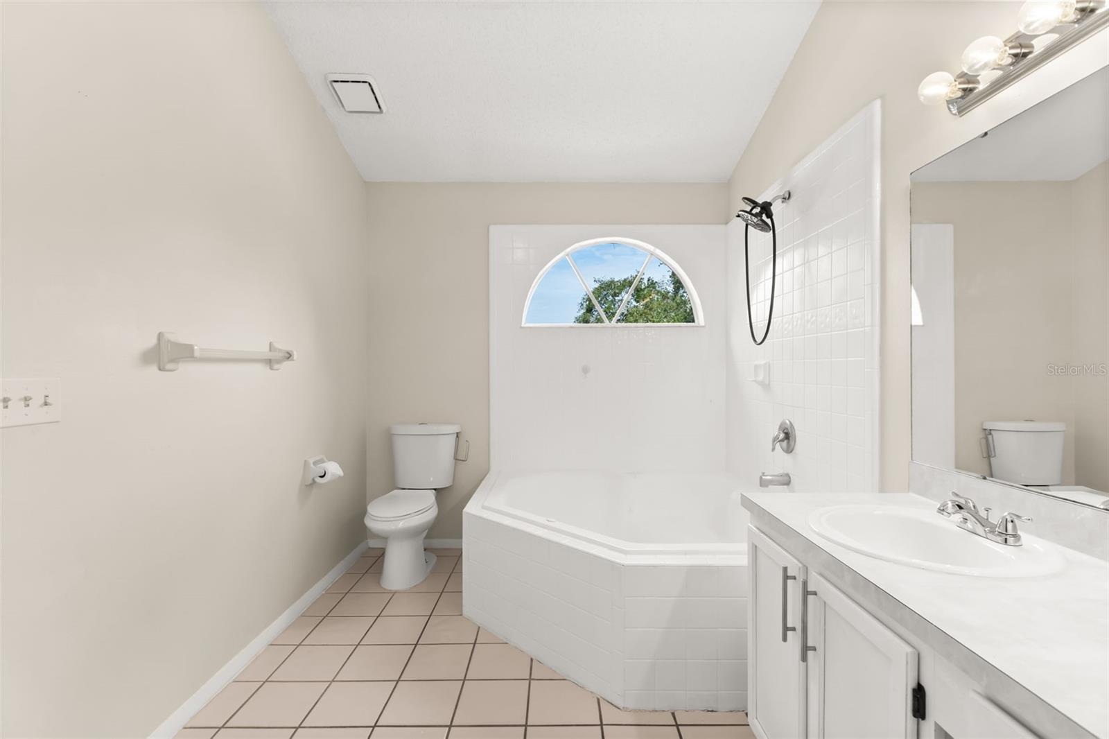 2776 Lancaster Ct Property Photo 18