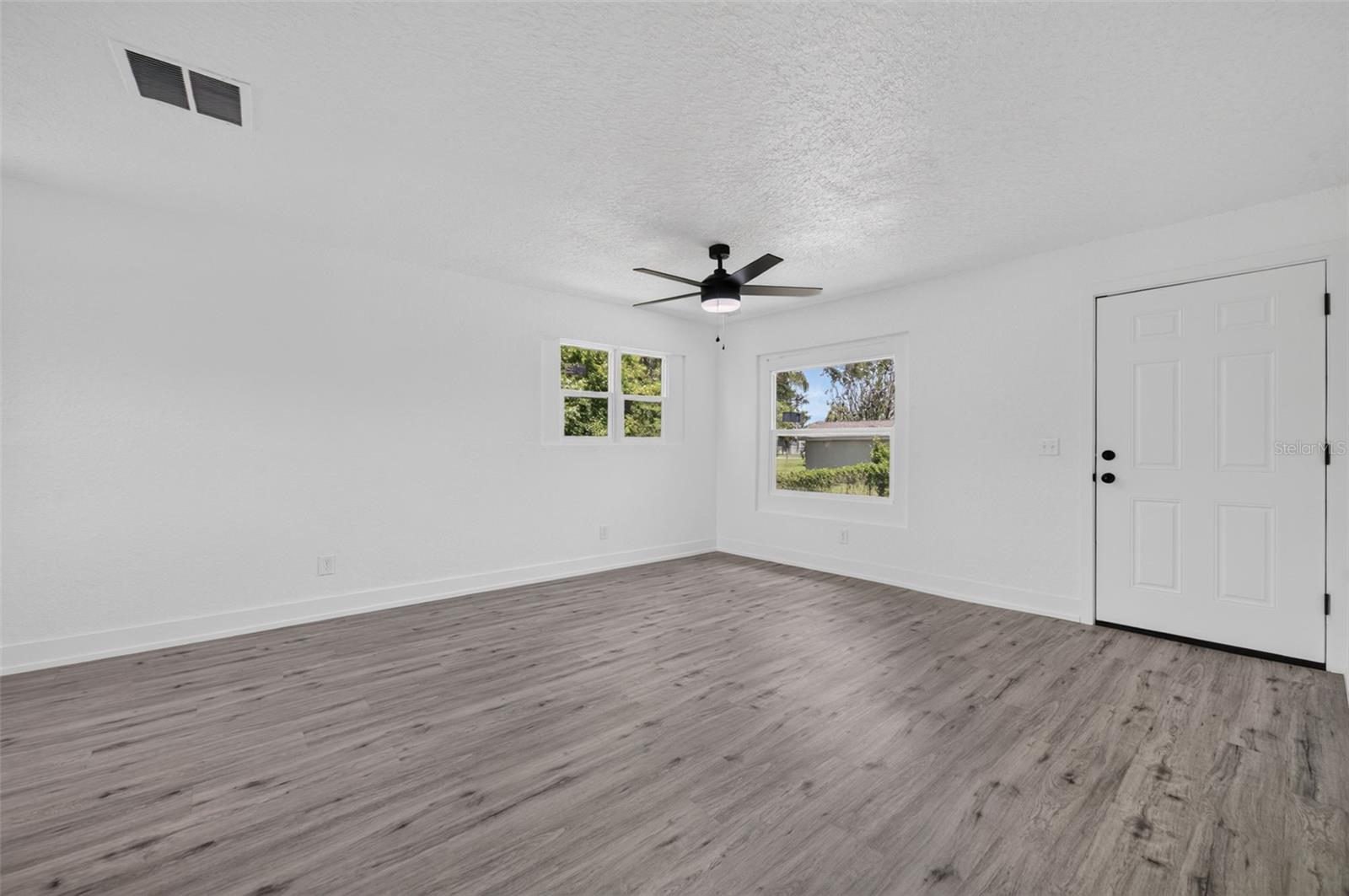 1911 Water St Property Photo 11