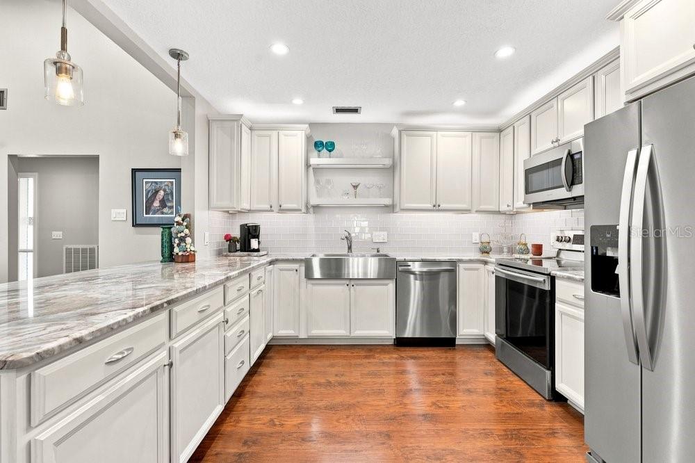 5395 Emerald Isle Dr #1011 Property Photo 10