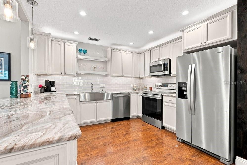 5395 Emerald Isle Dr #1011 Property Photo 11