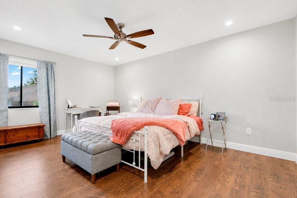 5395 Emerald Isle Dr #1011 Property Photo 15