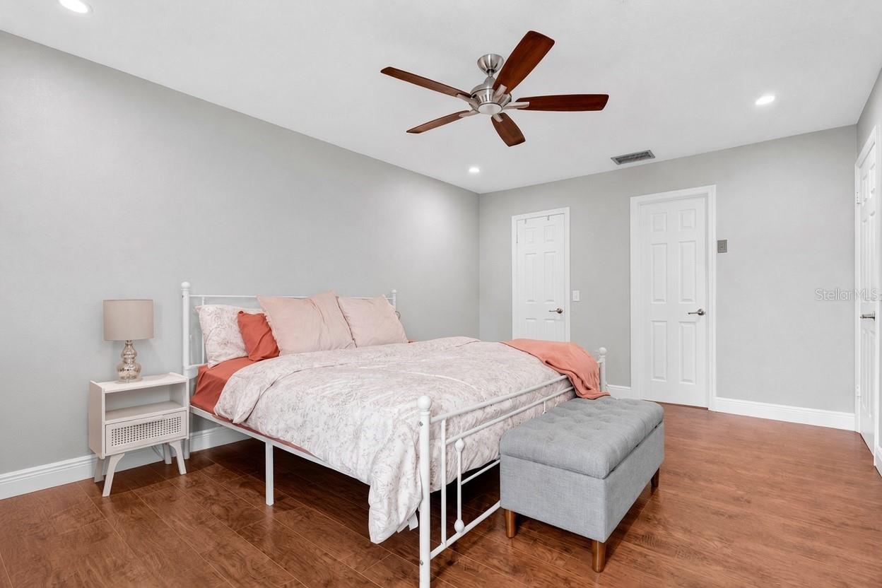 5395 Emerald Isle Dr #1011 Property Photo 16