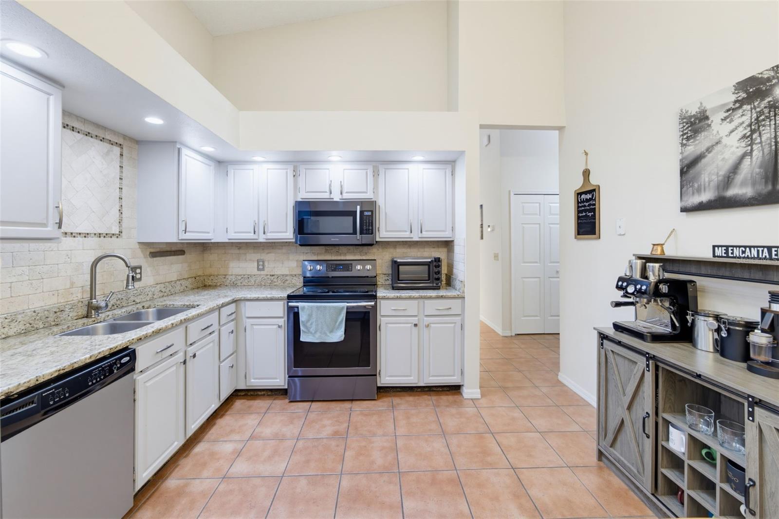 285 Shrike Ct Property Photo 5