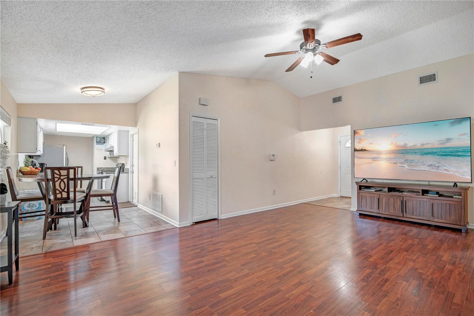 129 Reel Ct Property Photo 5