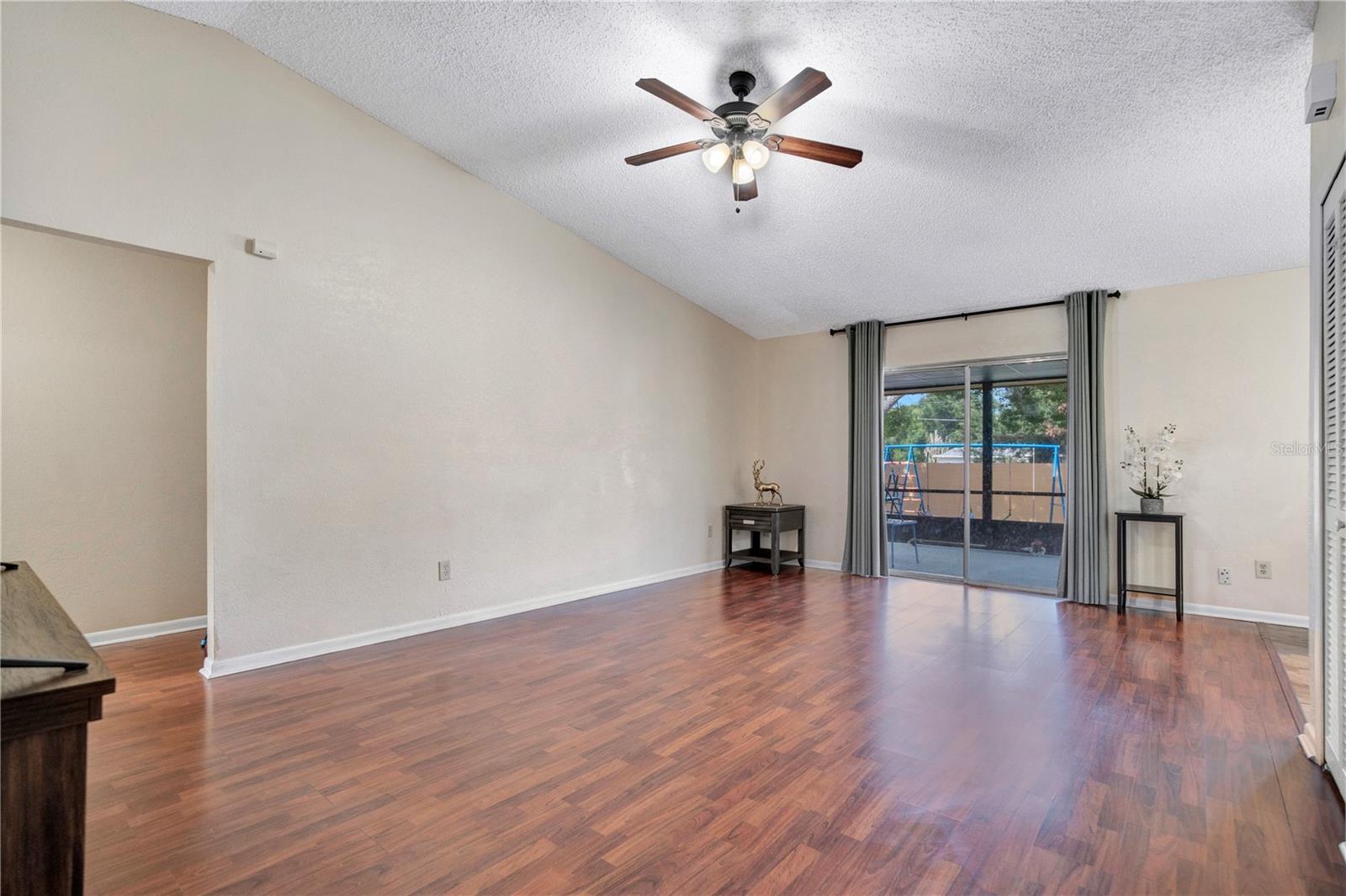 129 Reel Ct Property Photo 6