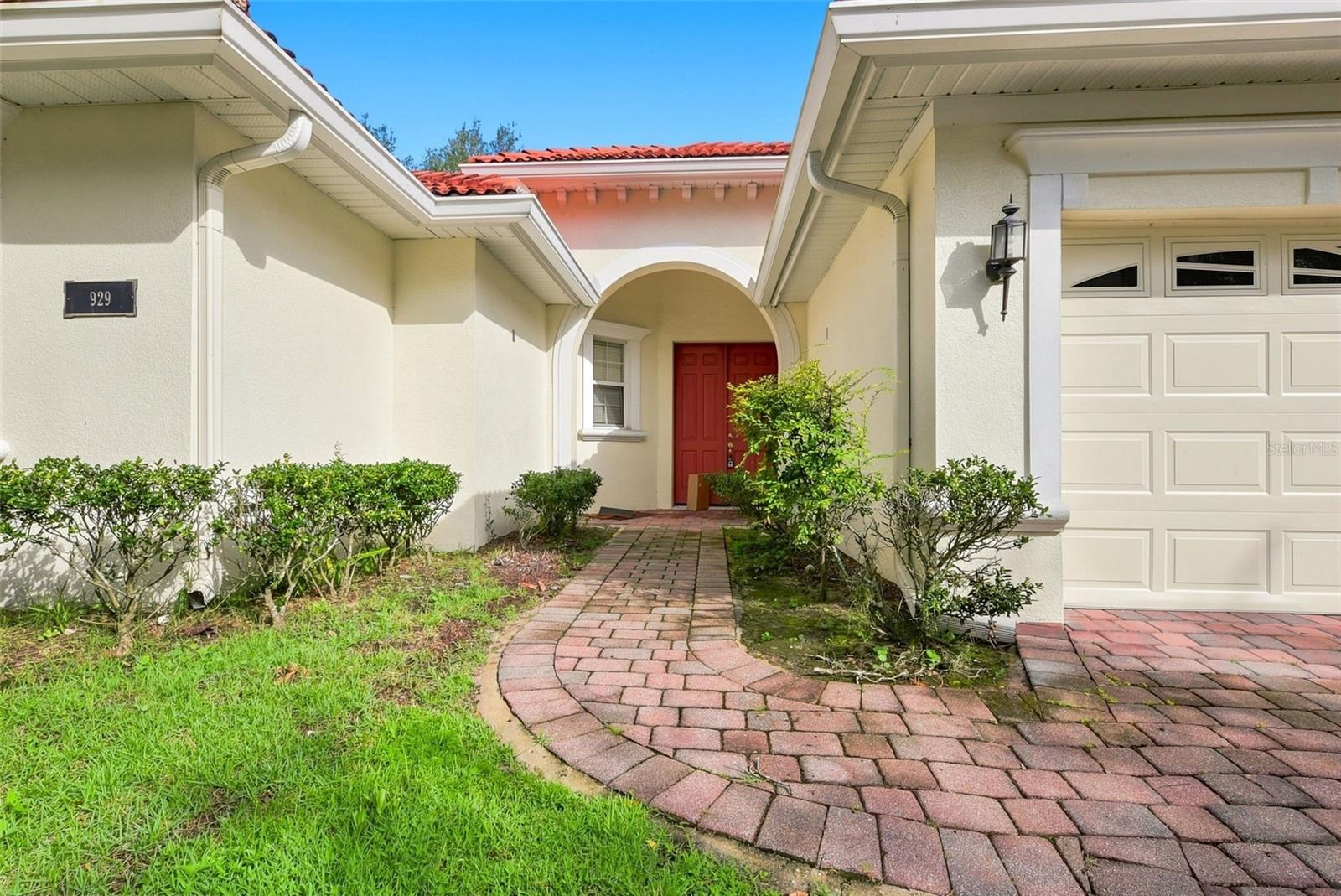 929 Lascala Dr Property Photo 3