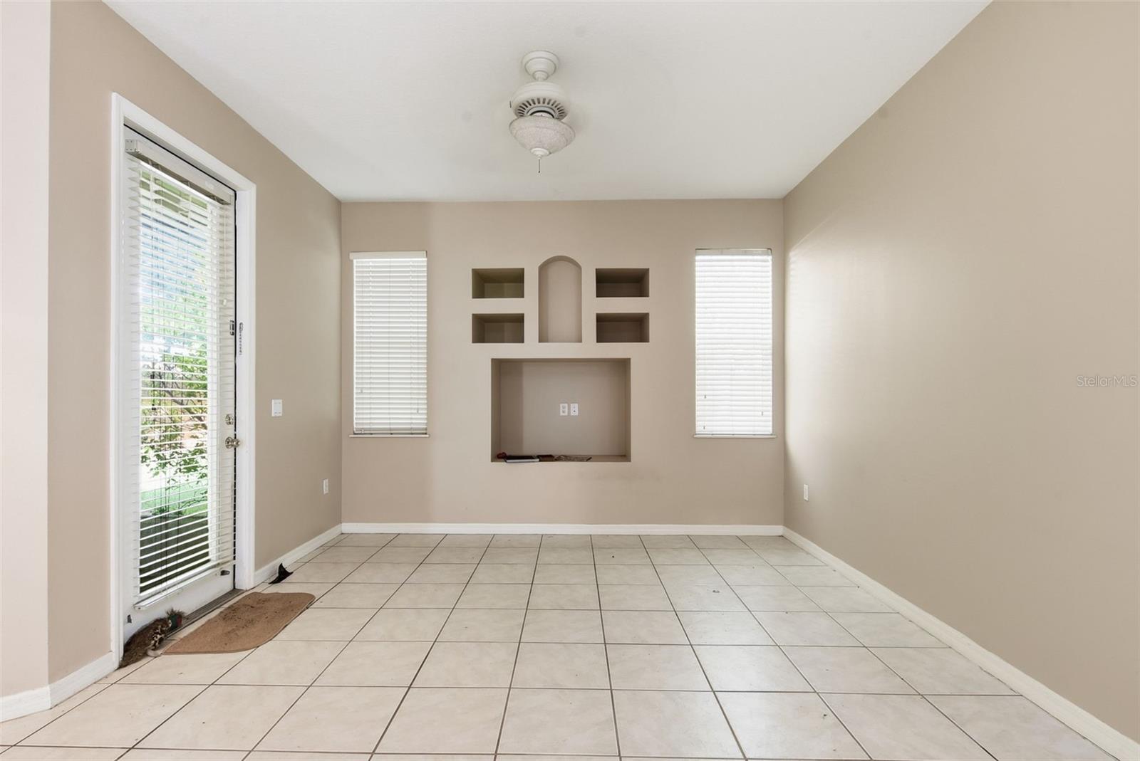 929 Lascala Dr Property Photo 14
