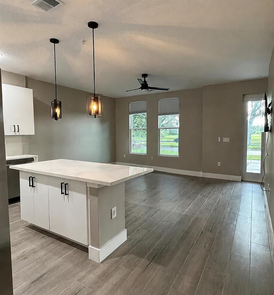 O6435901 Property Photo 6