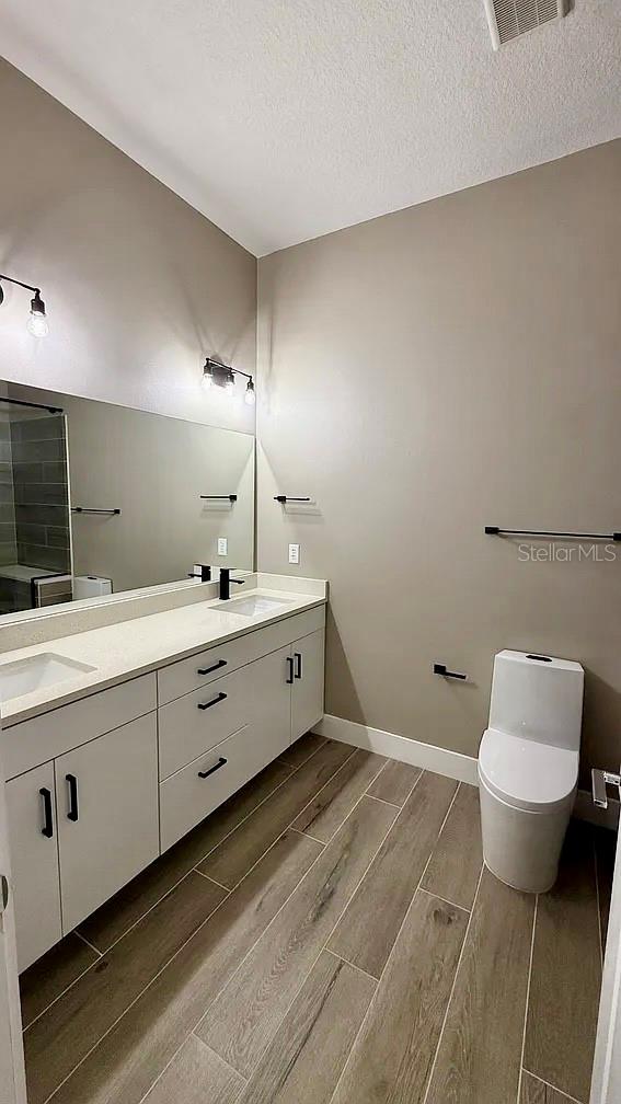O6435901 Property Photo 7