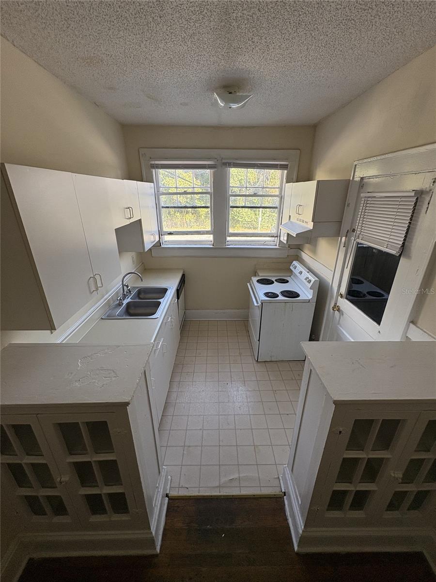 1975 Vineville Avenue #c1 Property Photo 9