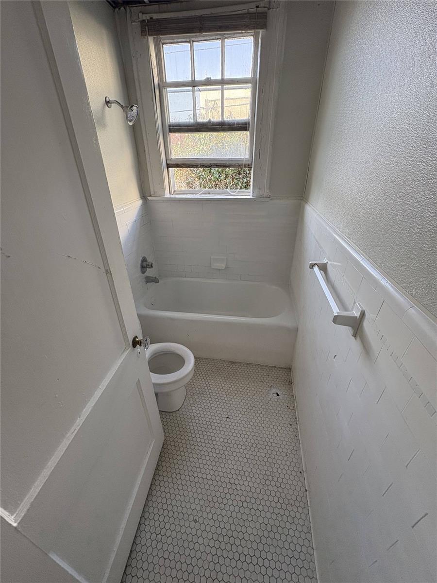 1975 Vineville Avenue #c1 Property Photo 13