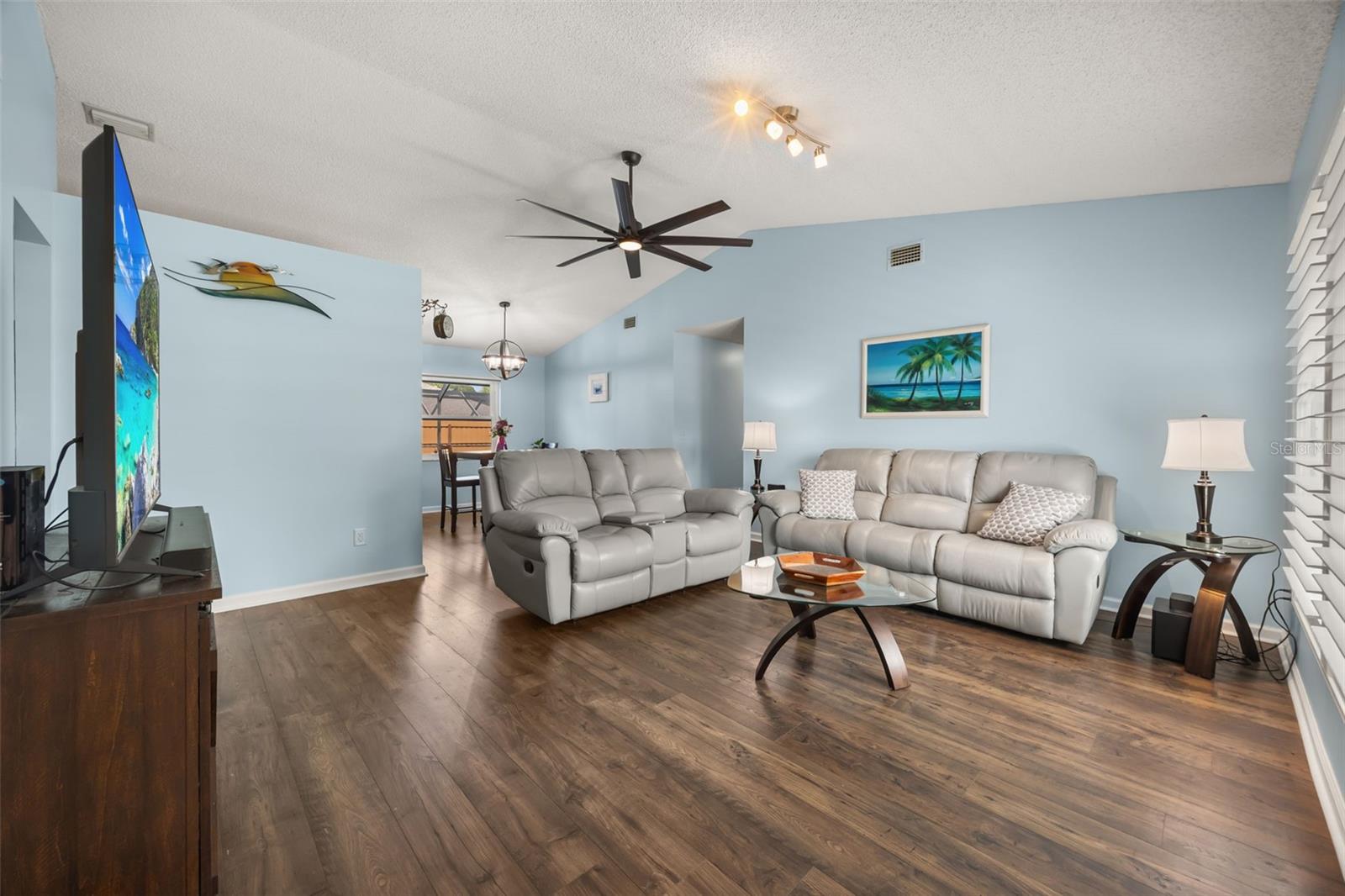 2642 Majestic Ave Property Photo 9