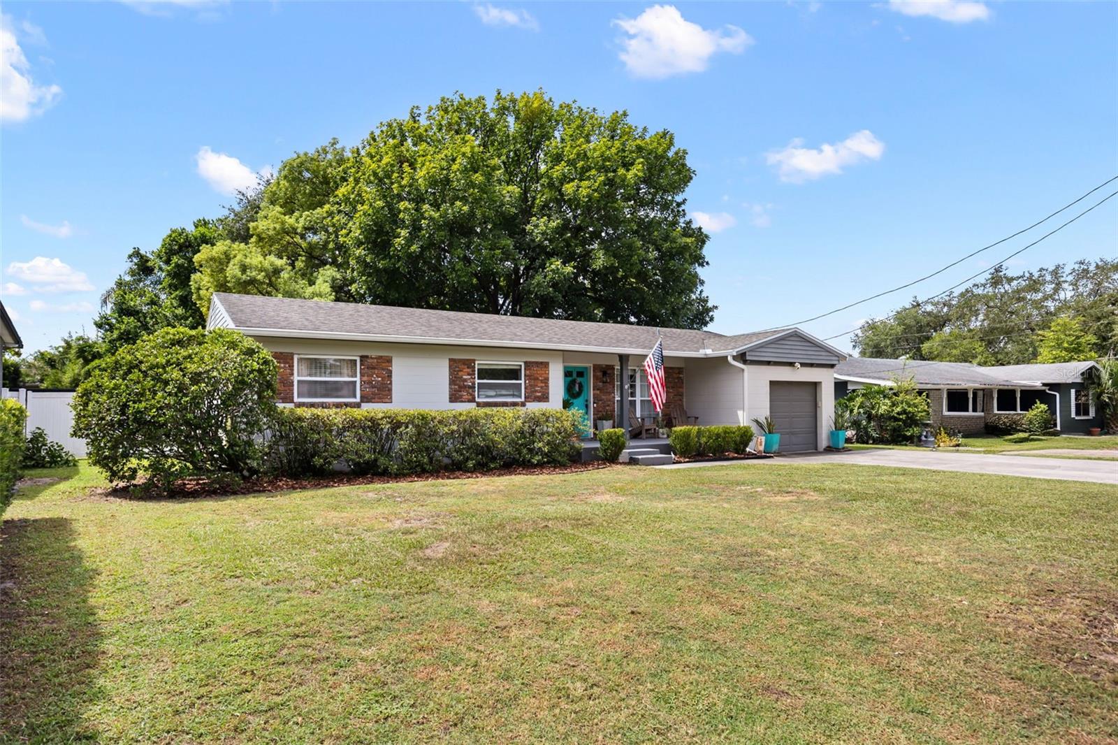 2126 Albert Lee Pkwy Property Photo 2