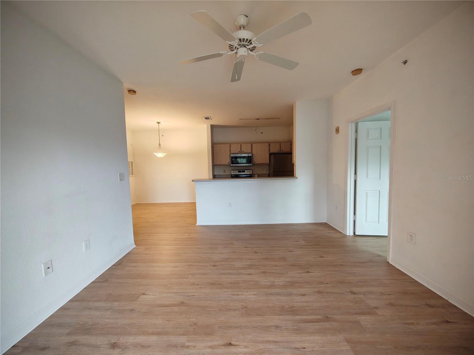 5471 Vineland Rd #7308 Property Photo 2