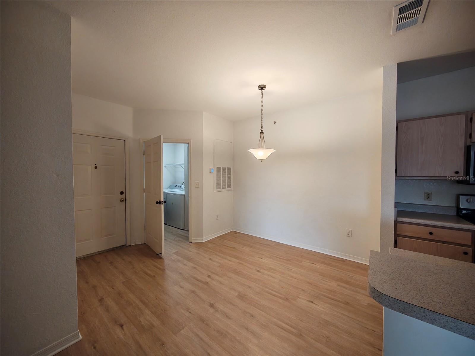 5471 Vineland Rd #7308 Property Photo 4