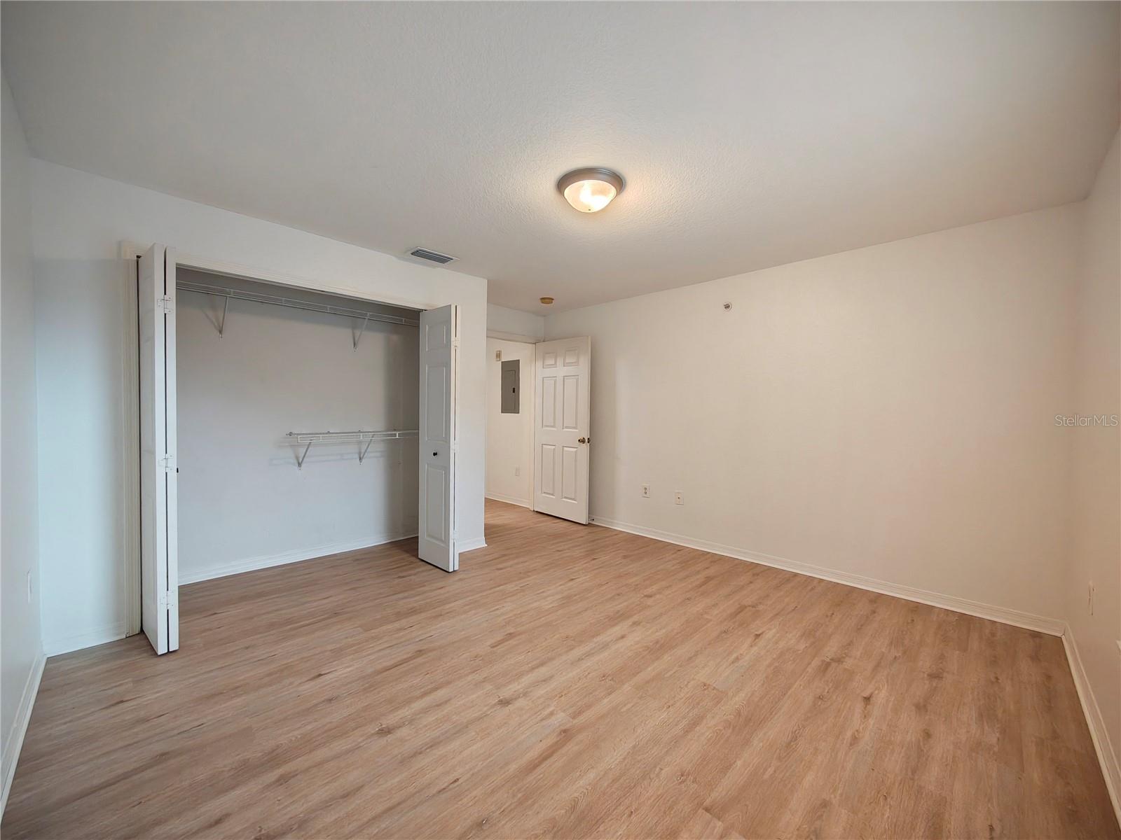 5471 Vineland Rd #7308 Property Photo 9