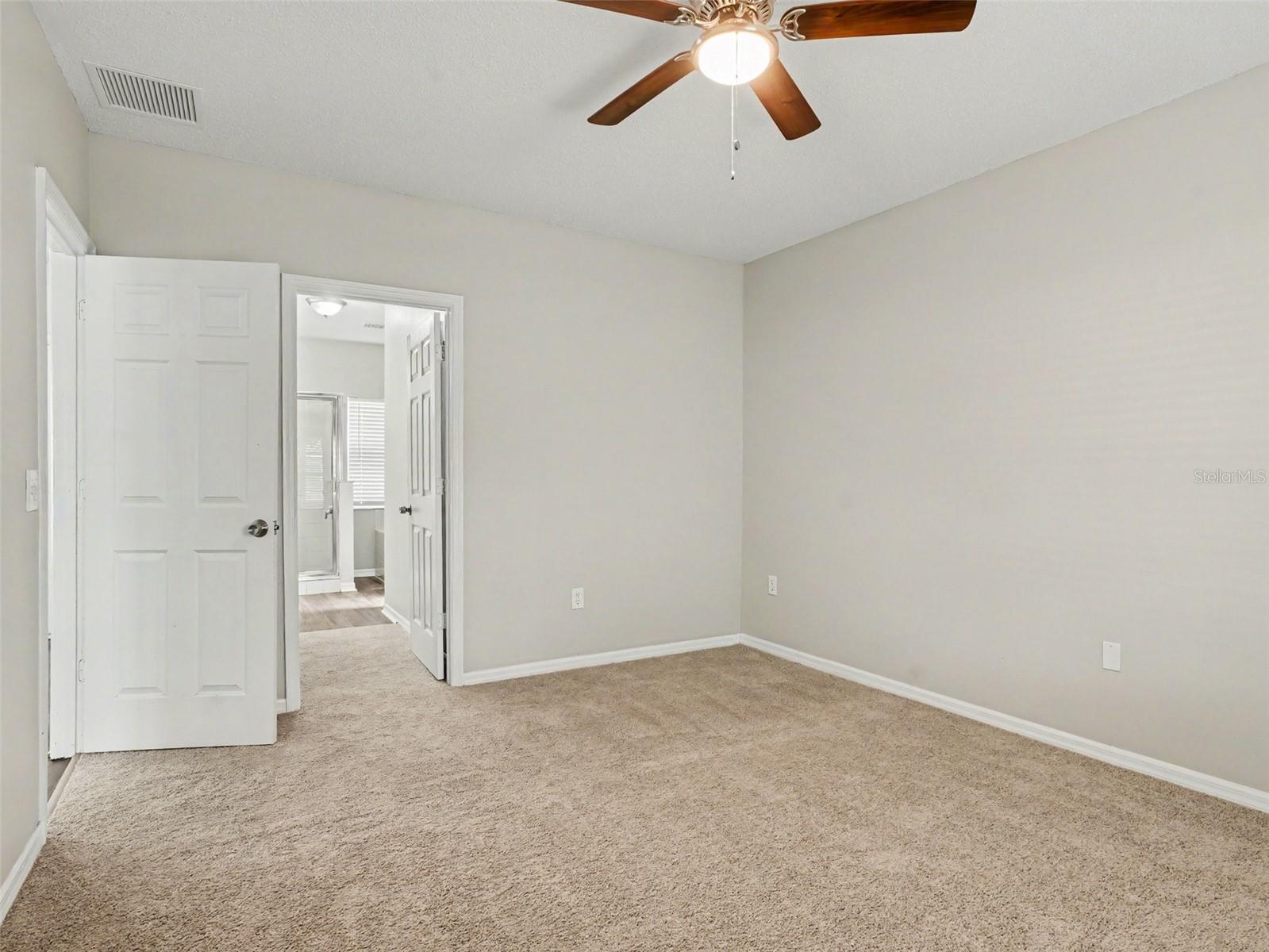 422 Columbia Ct Property Photo 15