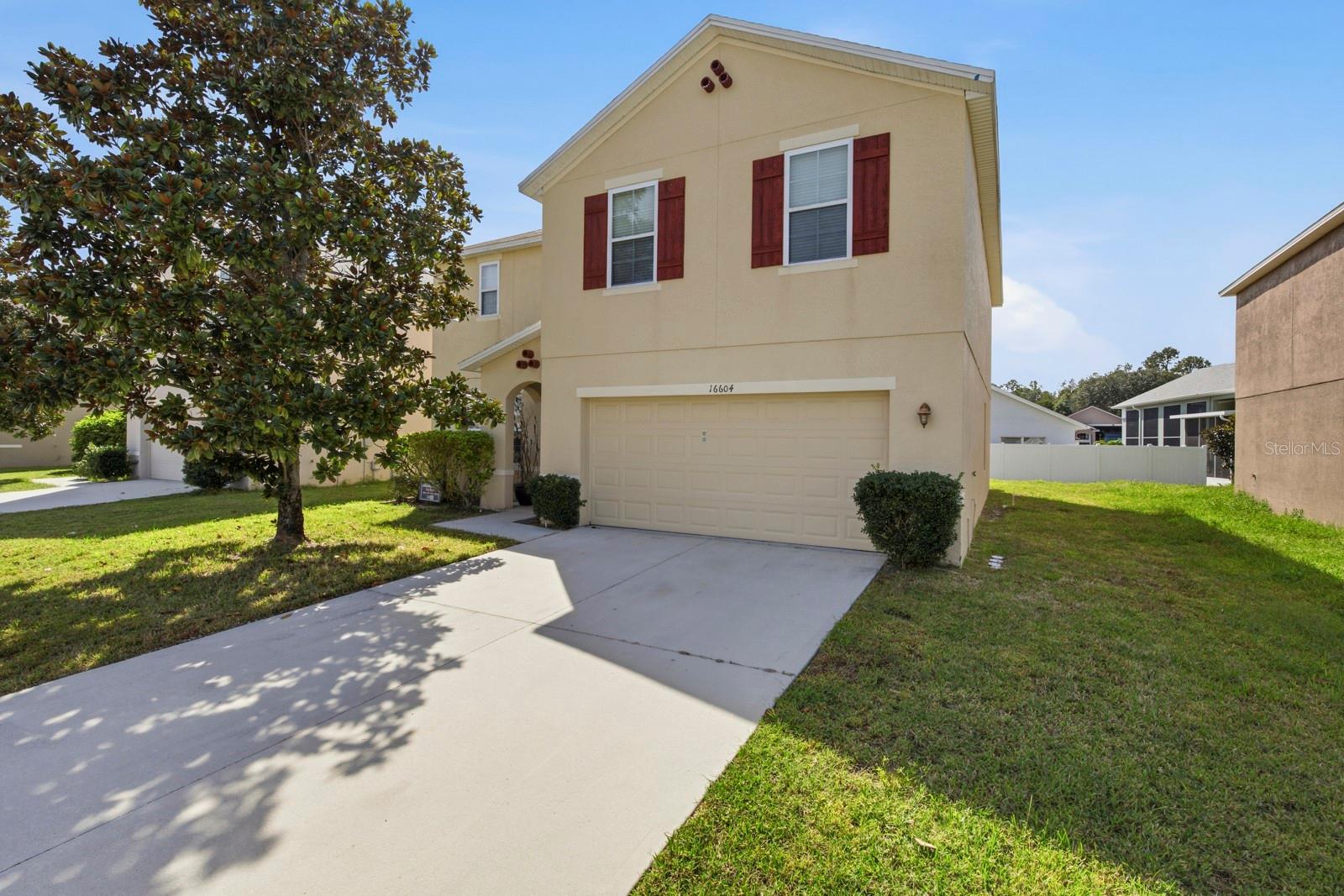 16604 Broadford Ln Property Photo 2
