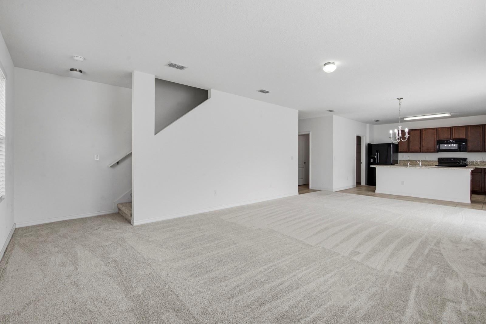 16604 Broadford Ln Property Photo 4