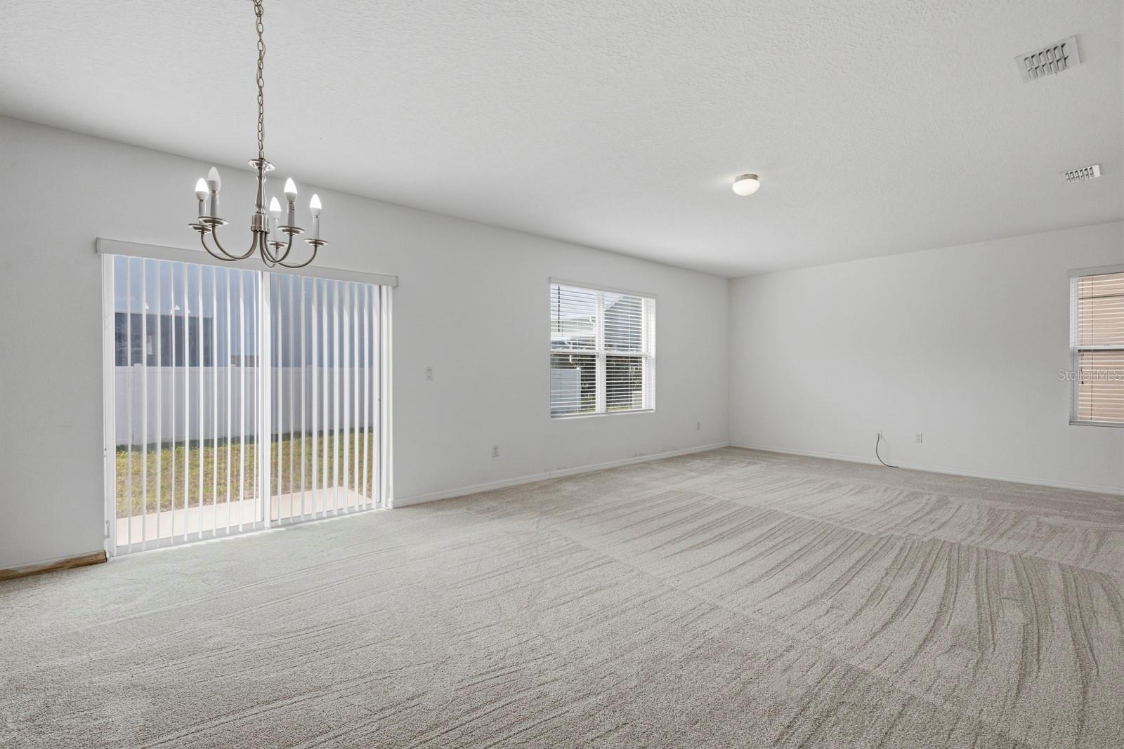 16604 Broadford Ln Property Photo 6