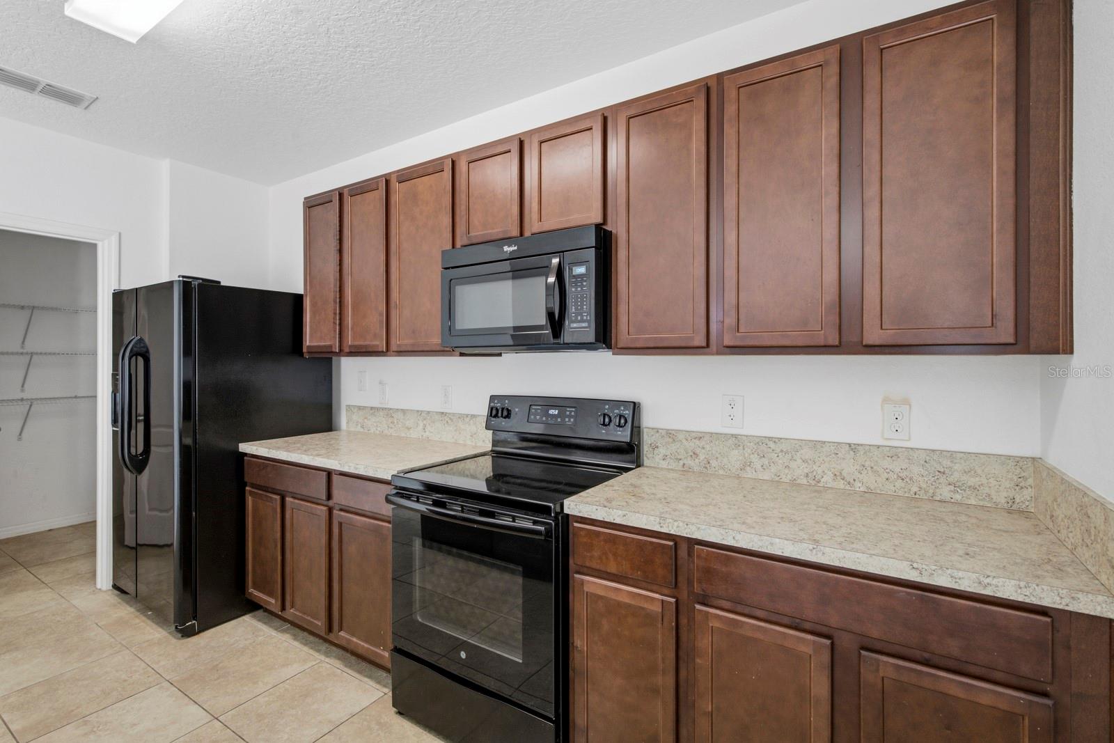 16604 Broadford Ln Property Photo 9