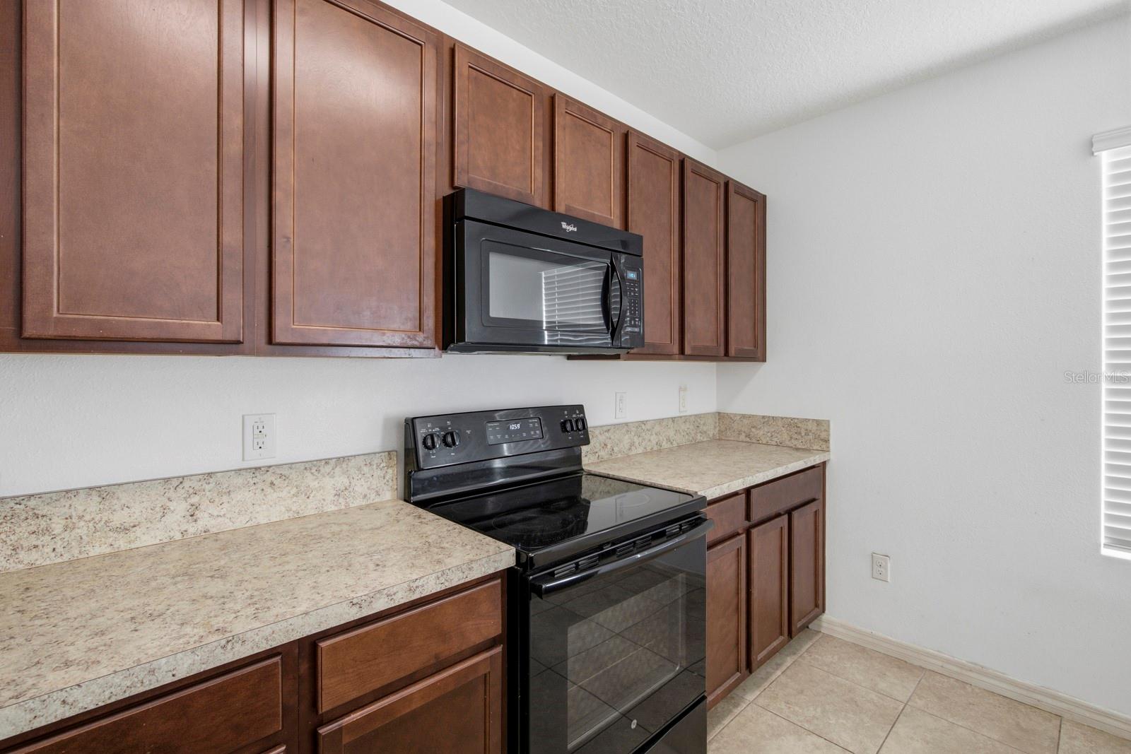 16604 Broadford Ln Property Photo 11