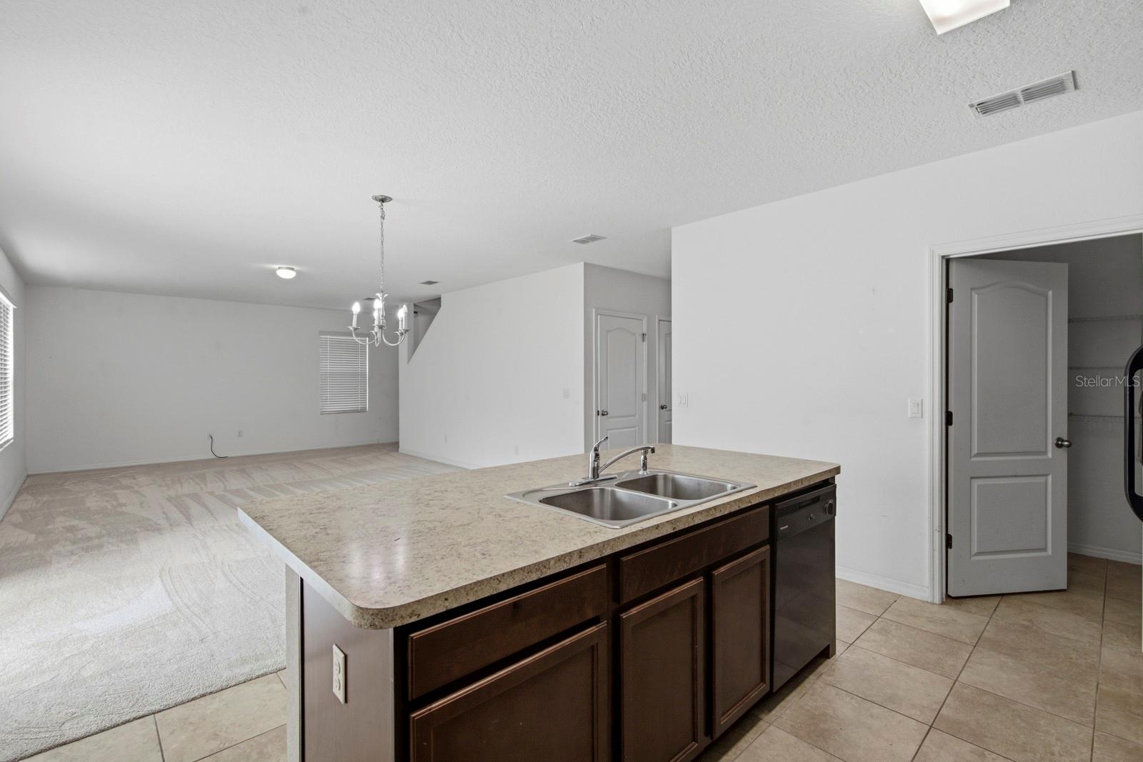 16604 Broadford Ln Property Photo 12