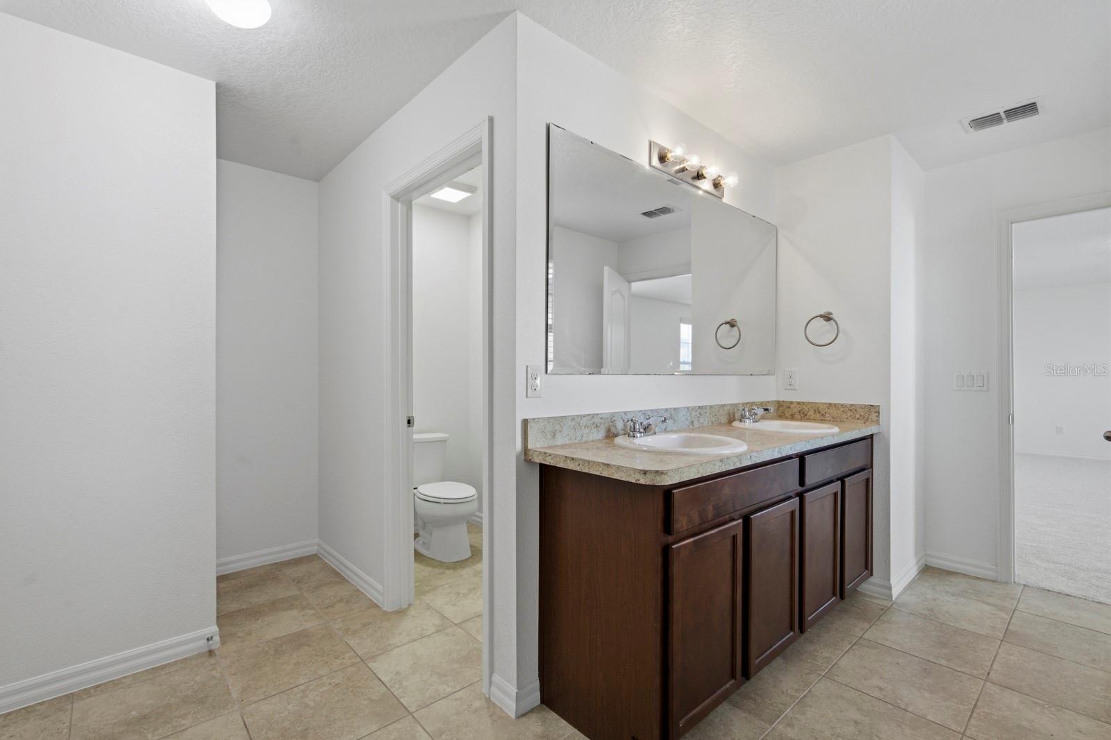 16604 Broadford Ln Property Photo 17