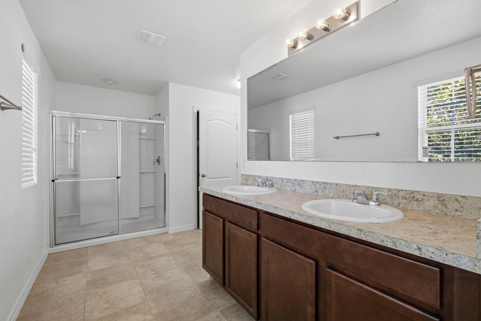 16604 Broadford Ln Property Photo 18