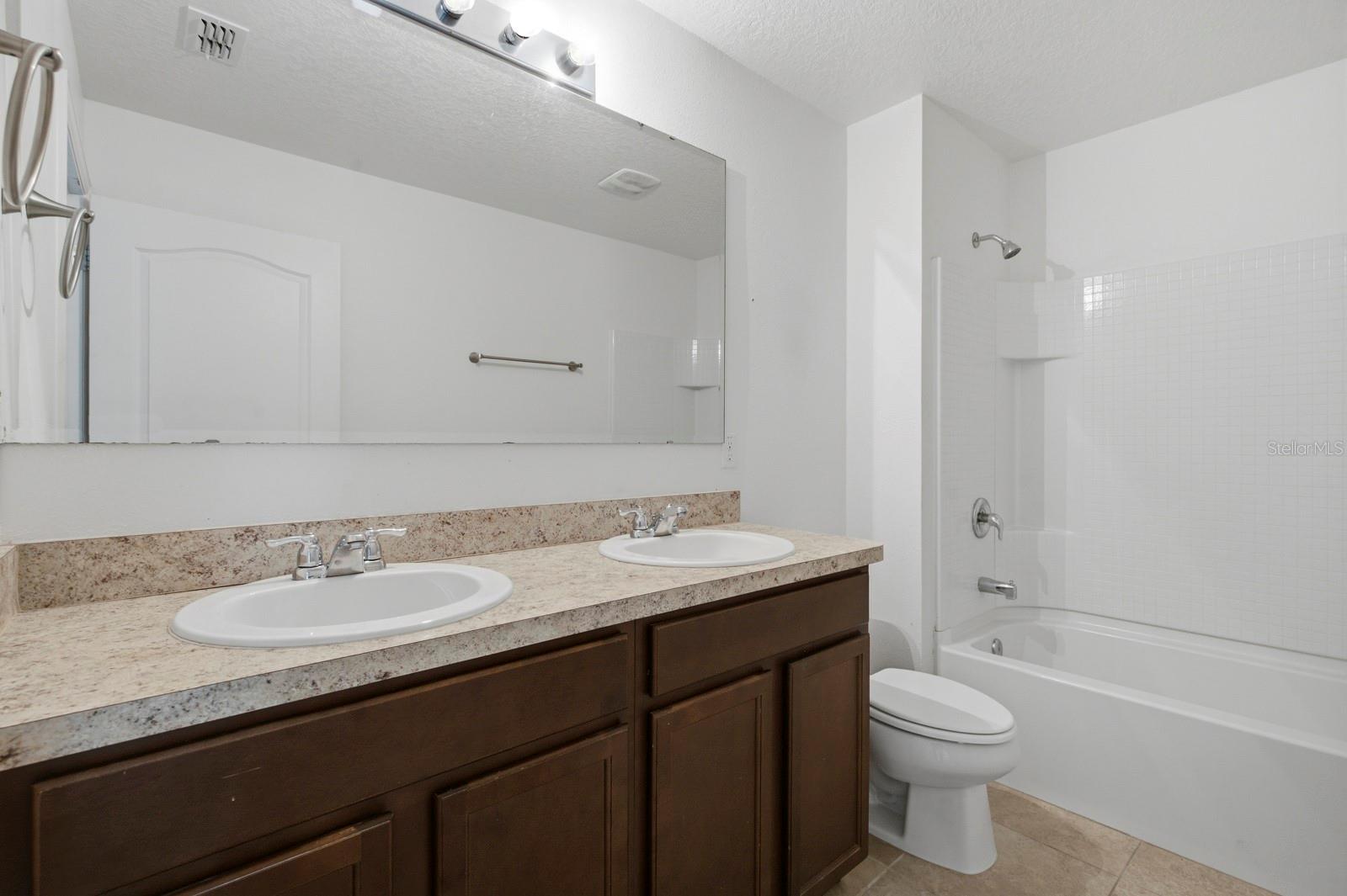 16604 Broadford Ln Property Photo 21