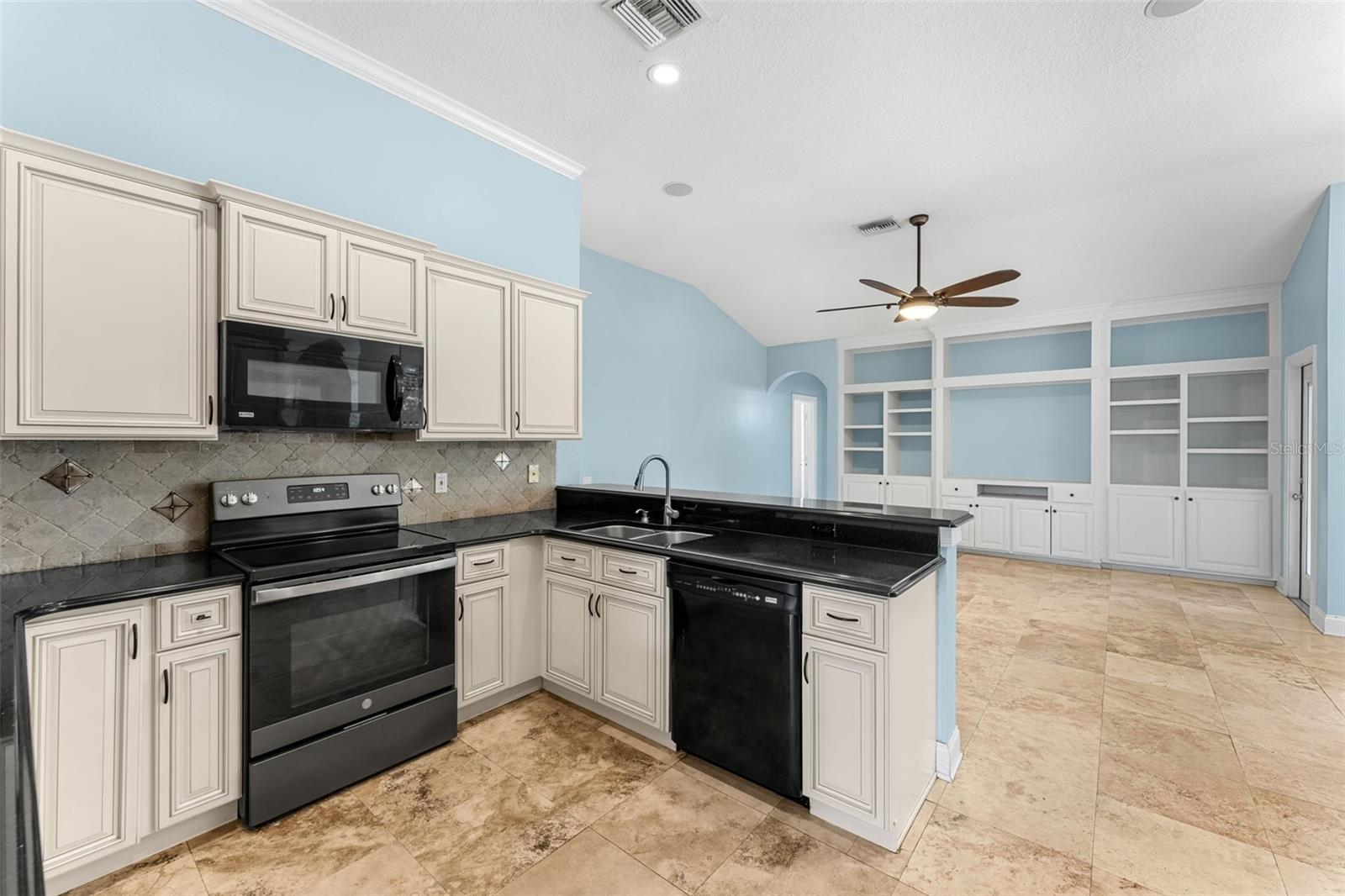 426 Palm Crest Ln Property Photo 17